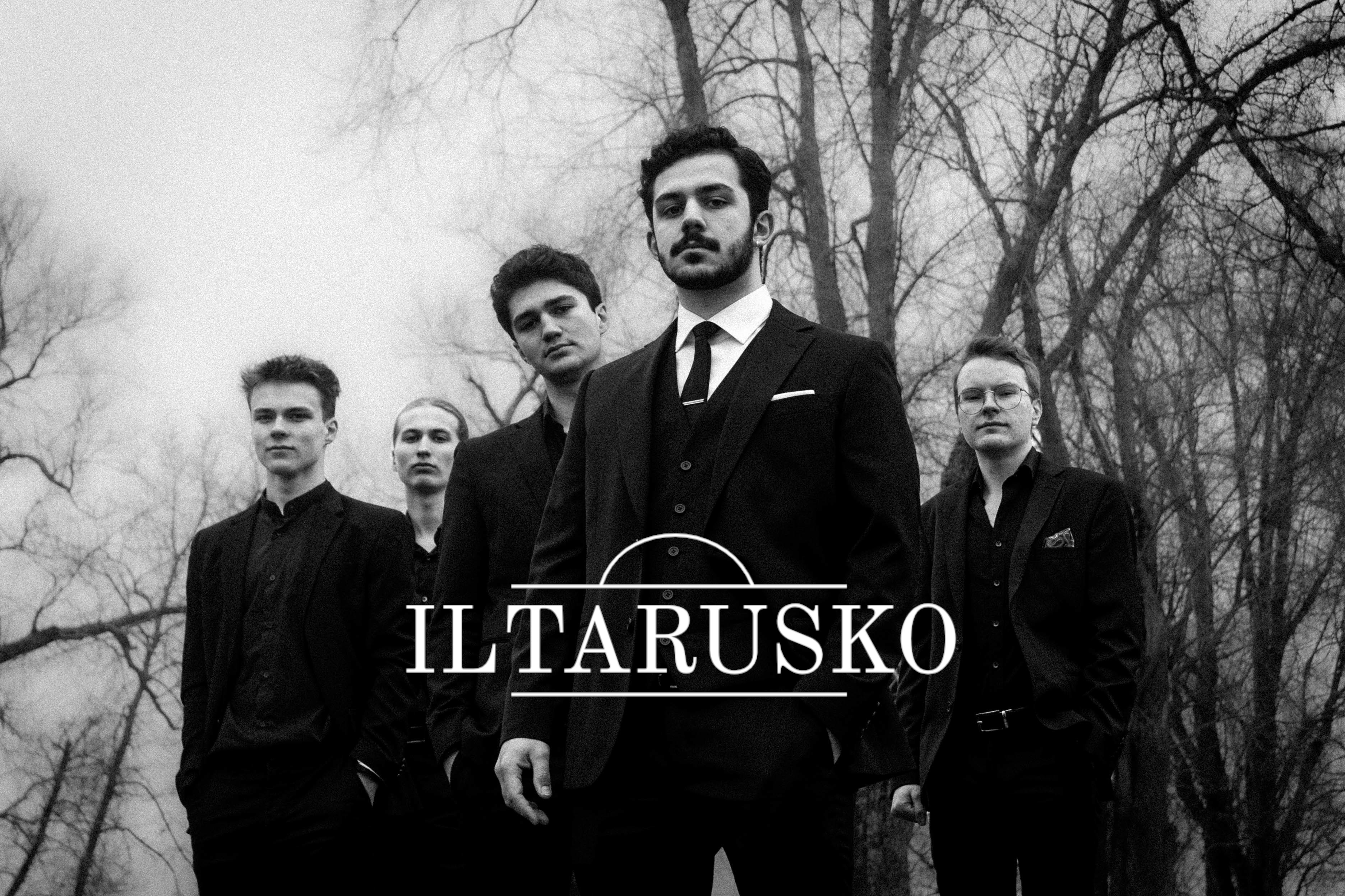 Iltarusko-yhtye, kuvan päällä lukee Iltarusko.